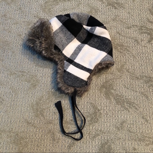 American Eagle Outfitters Accessories - EUC American Eagle Faux Fur Trapper Hat in Plaid